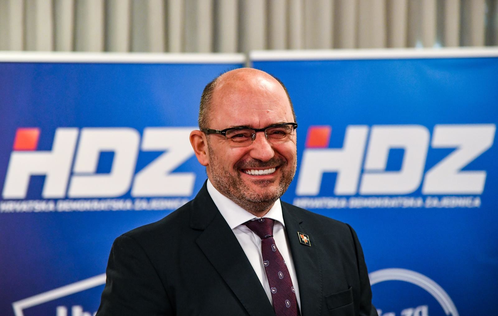 Orešković: HDZ otpisao 760.000 eura duga. Državne nekretnine: Jesmo, ali po zakonu