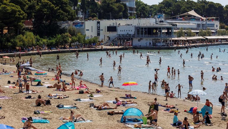 Bivši koncesionar Bačvica u stečaju, na popisu imovine derutni kiosk, 2 tuša i tepih