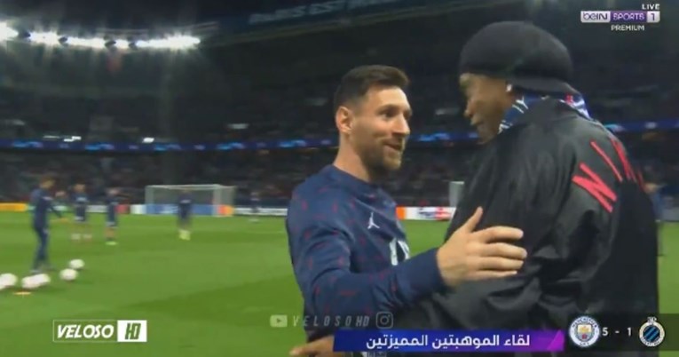 VIDEO Trenutak kad je Messi ugledao Ronaldinha na Parku prinčeva je hit