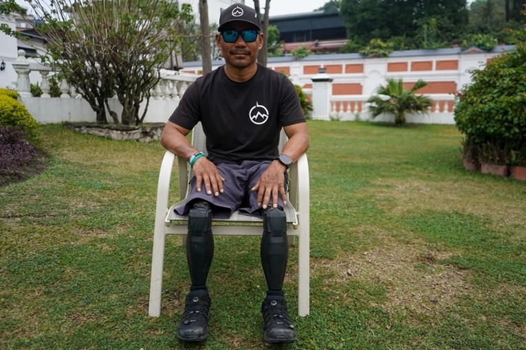 Hari nema noge. Popeo se na Everest