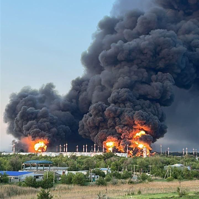 VIDEO Pogođena rafinerija u Rusiji. Diže se gusti, crni dim