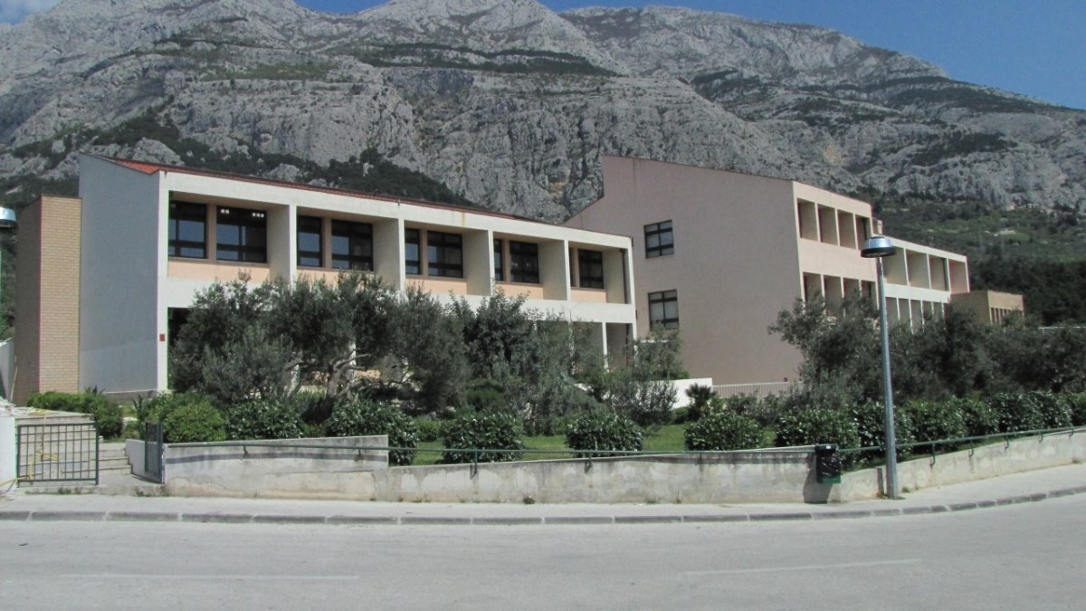 U Makarskoj i škola služi za smještaj gostiju, otkrili smo o čemu se radi