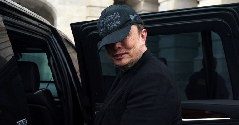 Musk najavio tužbu protiv Applea