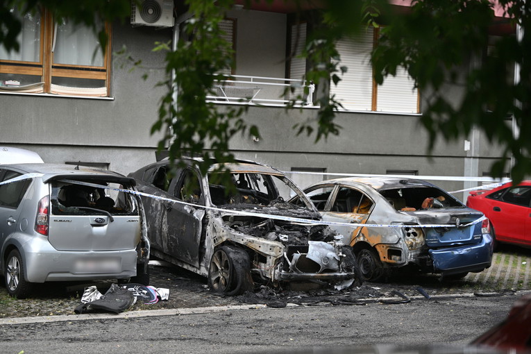 VIDEO I FOTO Na parkiralištu u Zagrebu izgorio BMW