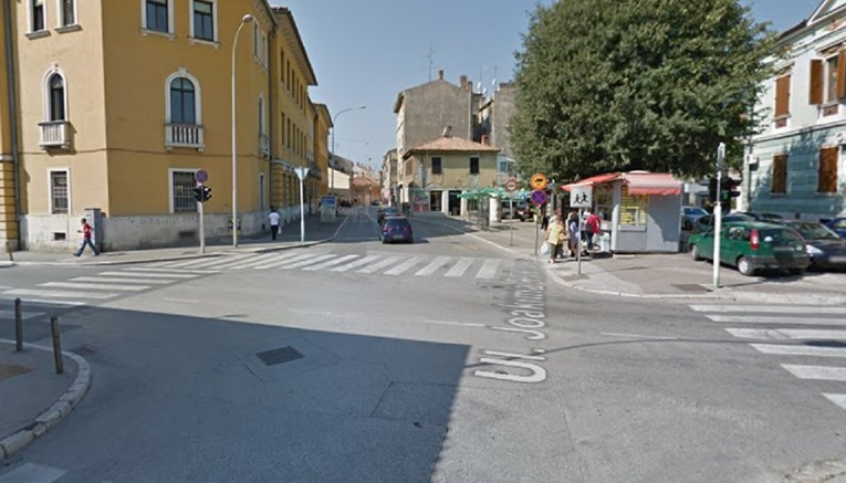 Auto udario dvoje djece na električnom romobilu u Puli. Odgovarat će roditelji