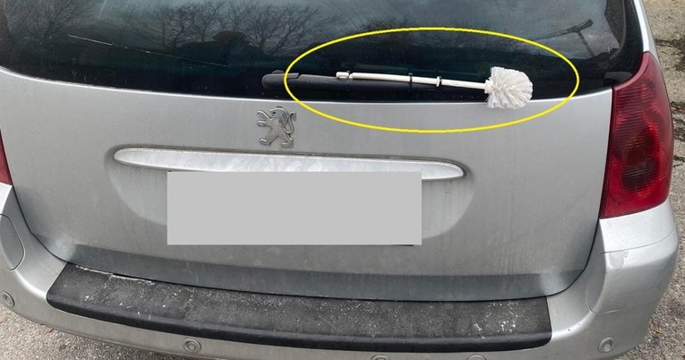 Prizor na stražnjem staklu automobila nasmijao Hrvate: "Treba se snaći"