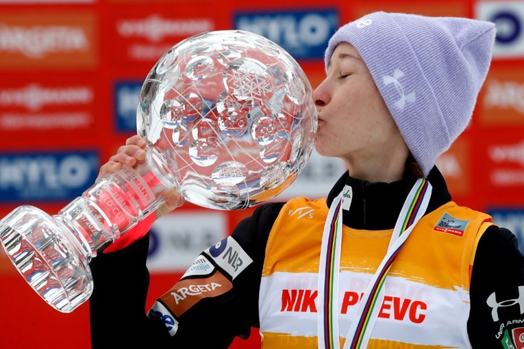 Fenomenalna Nika Prevc slavila pred 30 tisuća Slovenaca: "Pobjeda svih pobjeda"