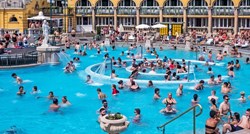 Njemački grad zbog ravnopravnosti spolova dopušta kupanje u toplesu u bazenima