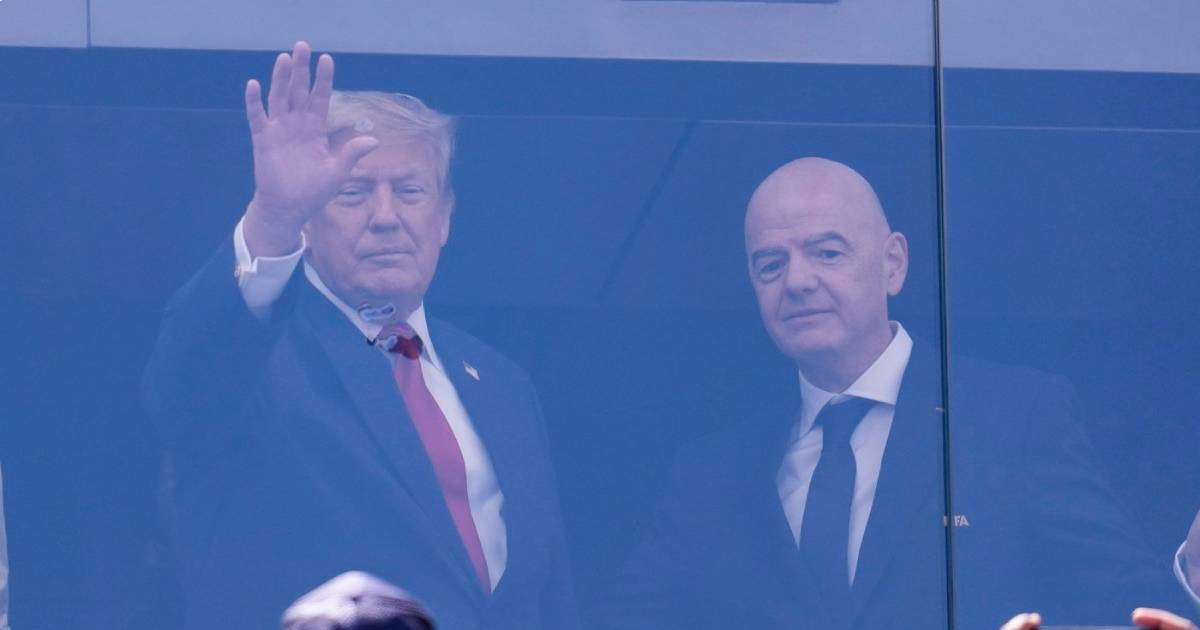 VIDEO Trump dotaknuo pehar svjetskih prvaka pa izazvao brojne reakcije