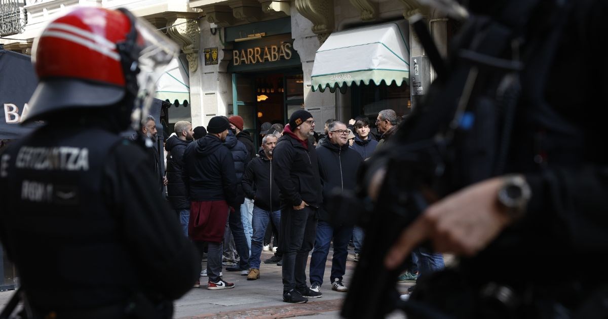 VIDEO Više od 100 naoružanih Rominih huligana stiglo je u Francusku, odmah su uhićeni