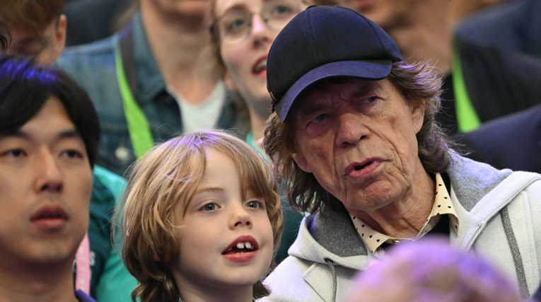 Mick Jagger (81) uživa u društvu 7-godišnjeg sina, pratili su mačevanje na Igrama