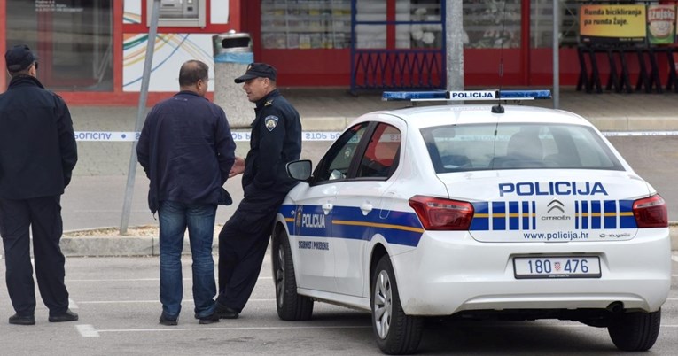 Profesor iz Bjelovara krao u dućanu, špricao suzavcem pa htio pregaziti policajca