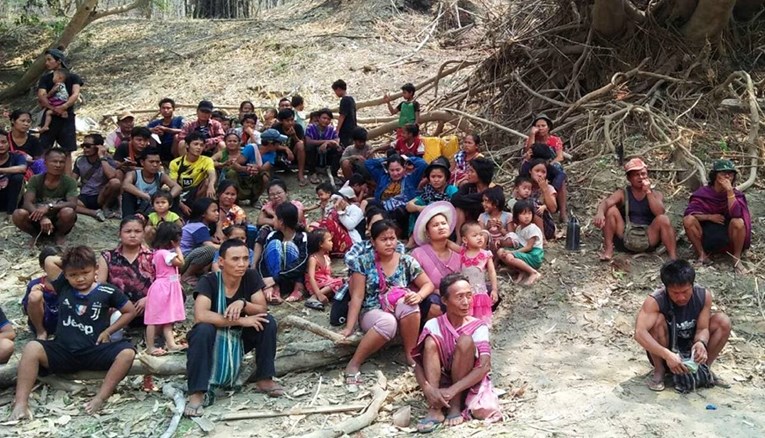 Tisuće ljudi iz Mjanmara bježe u Tajland, vlasti ih vraćaju