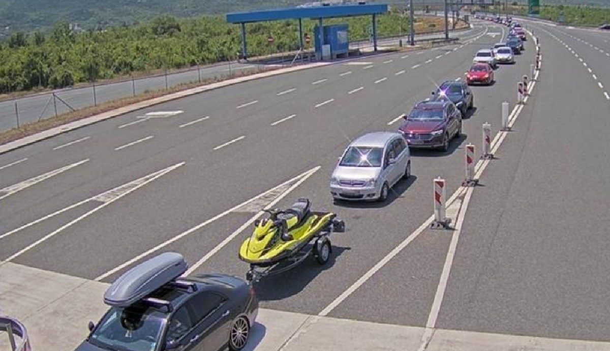 Velike gužve na ulazu u Hrvatsku iz BiH, čeka se i do dva sata