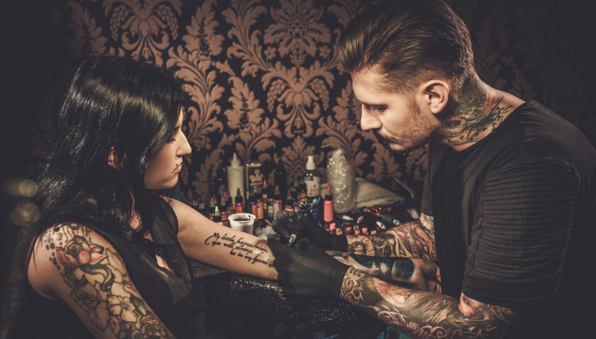 Tattoo majstor onima koji su preživjeli koronu poklanja besplatnu tetovažu