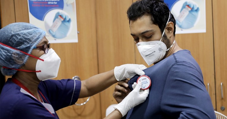 Izrael je prvi po cijepljenju, sad uvodi covid-bedževe. Evo što je to