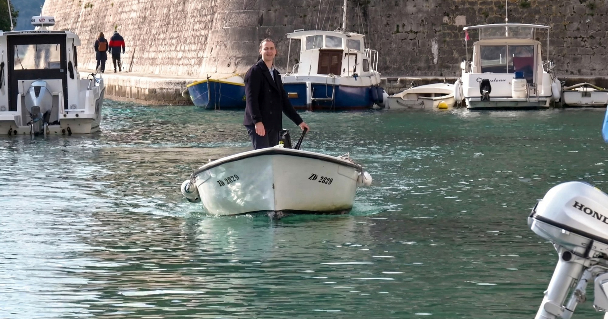 Profesor iz Kali na posao u Zadar putuje vlastitim kaićem