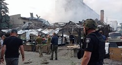 Žrtve i dalje pod ruševinama raketirane pizzerije u Ukrajini, kažu hitne službe
