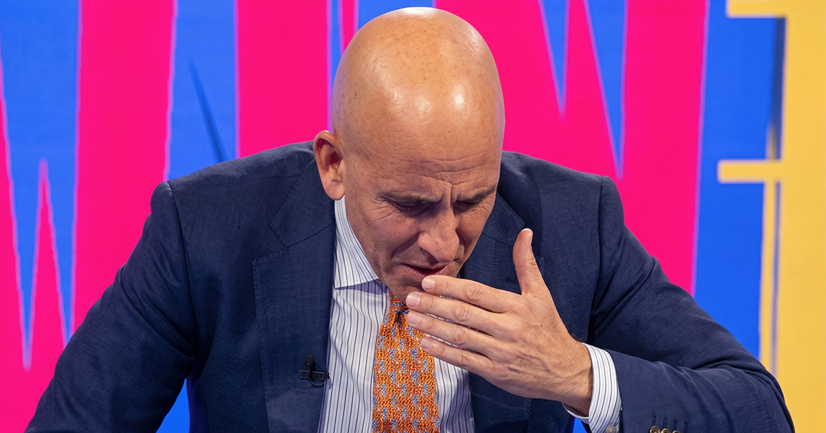 VIDEO Šokantan ispad Di Canija u prijenosu uživo. Nabijao glavom o stol, potekla krv