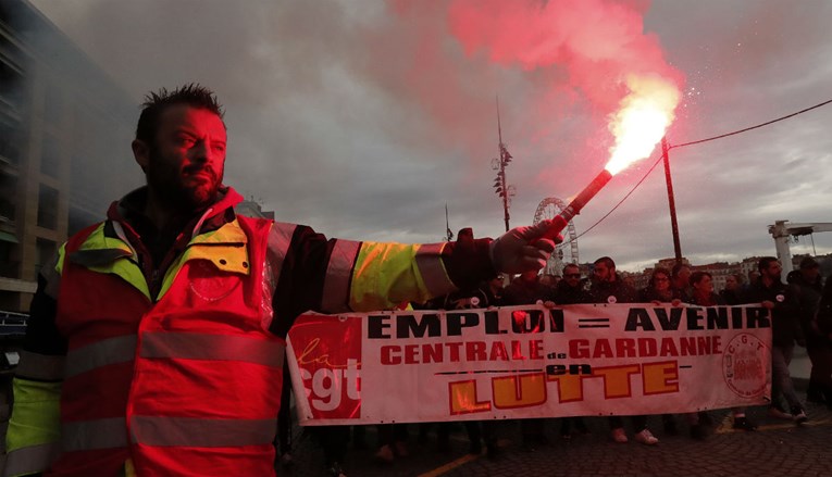 FOTO Eiffelov toranj zatvoren zbog općeg štrajka, Francuska paralizirana