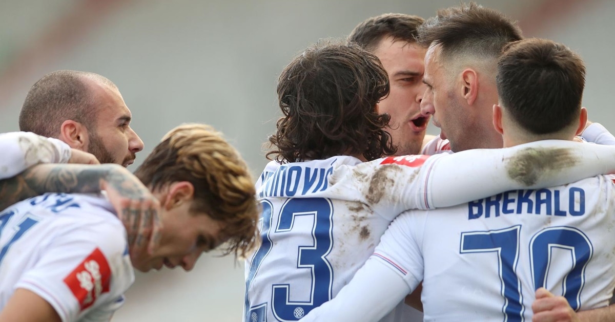 HAJDUK - SLAVEN 4:0 Hajduk opet pobjegao Dinamu. Golčina Kalinića i prvijenac Brekala