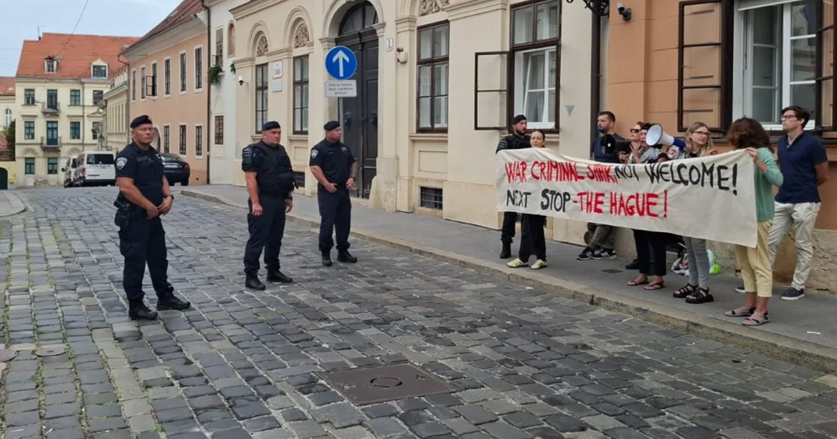 Ispred Vlade skandirali "Plenki, Plenki, you can hide, you are supporting genocide"