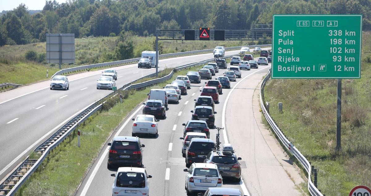Gužve na cestama prema moru, jak vjetar otežava promet