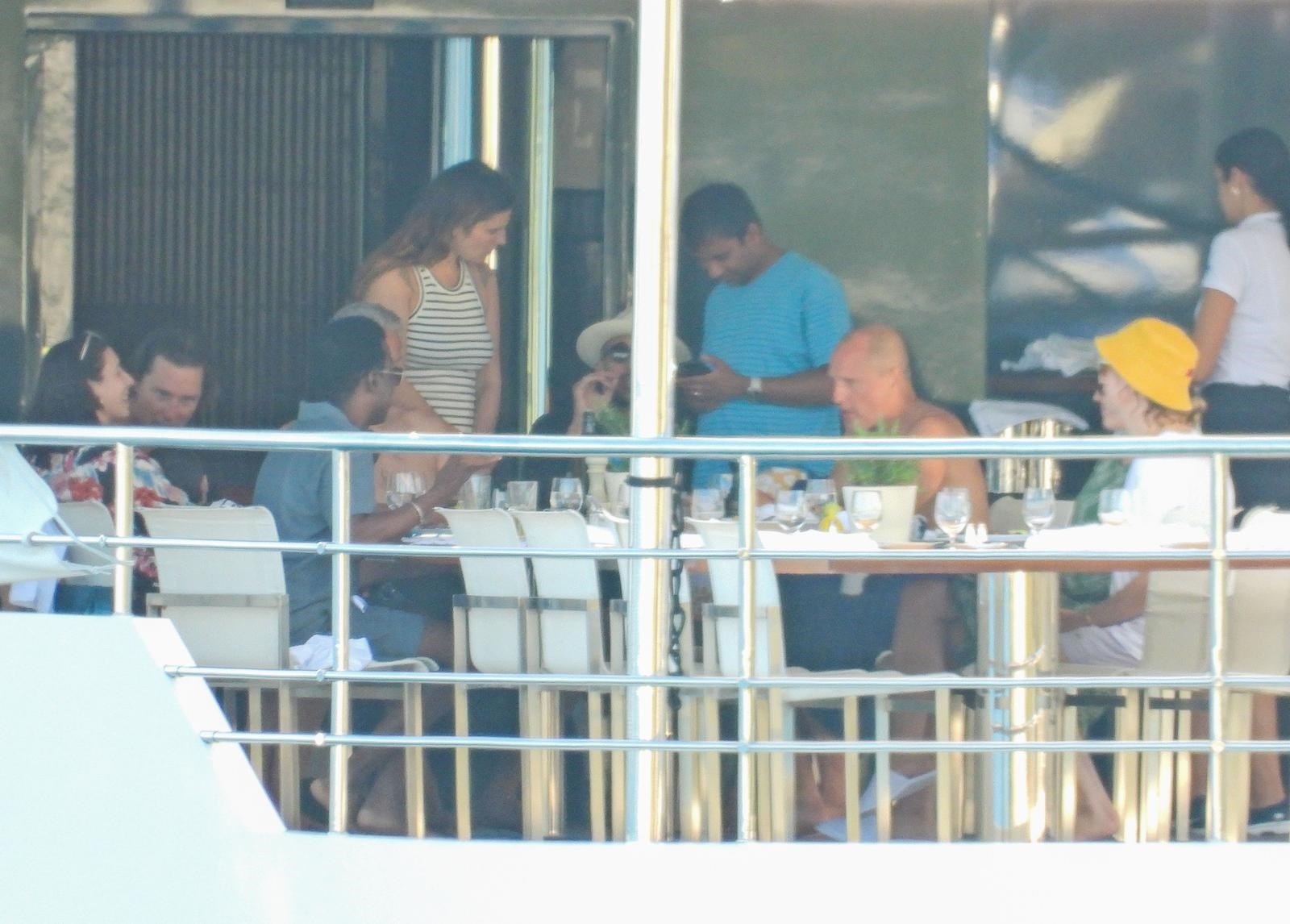 Palo je i presvlačenje: Sa splitske obale snimljeno što holivudske face rade na jahti