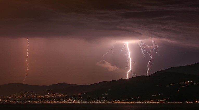 Stižu obilna kiša i olujni vjetar, moguće poplave. DHMZ izdao posebno upozorenje