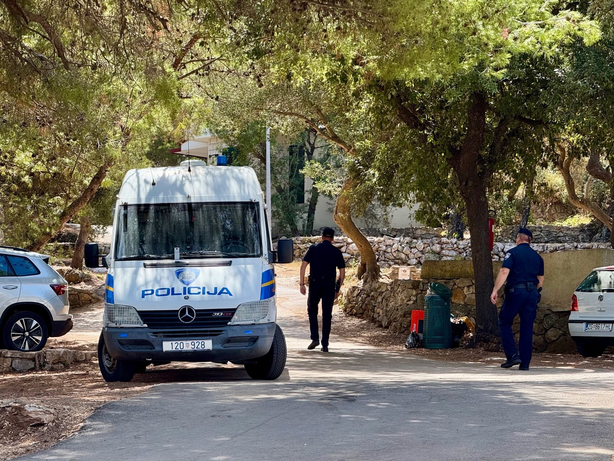 FOTO Inspekcija zatvorila kamp na Hvaru, stigla je policija