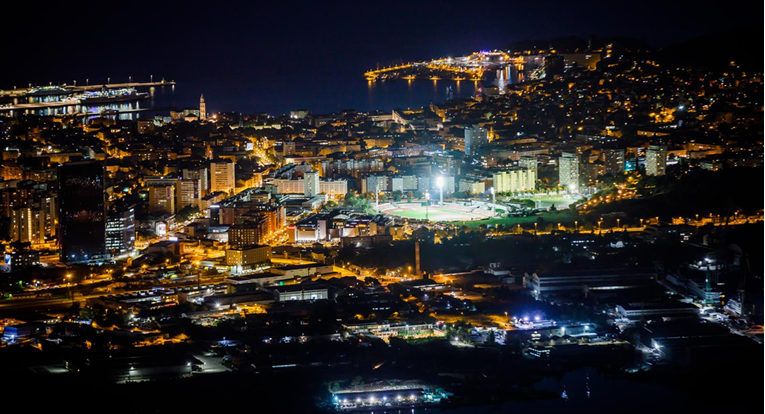 Fenski učinak bure digao temperature u Dalmaciji. U ponoć su išle do +35