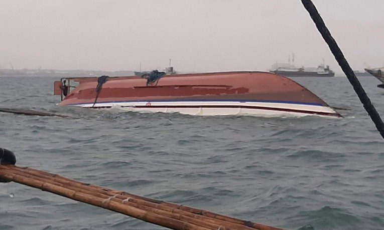Na Filipinima su se zbog nevremena prevrnula tri broda, više od 30 mrtvih