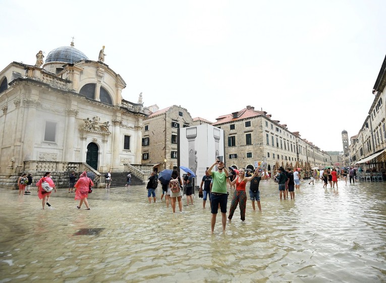 FOTO Kiša potopila Dubrovnik i Stradun