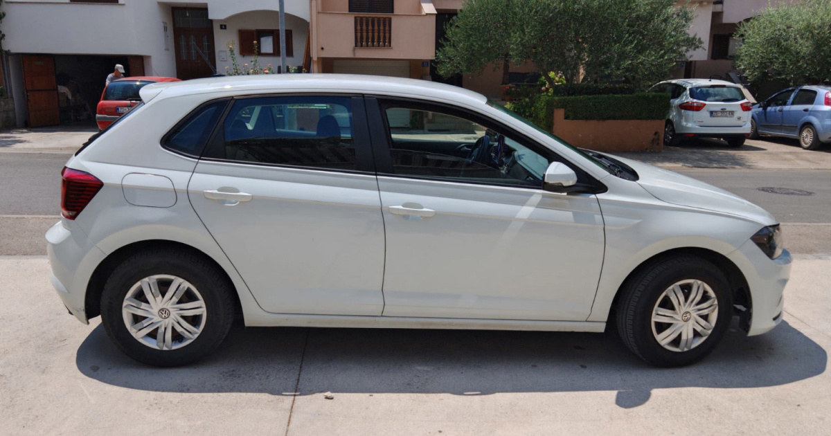 Ovaj Polo ima 144.000 km i registriran je do 2027. Prodaje se