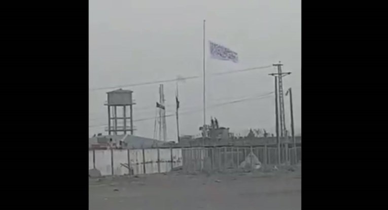 Talibani digli zastavu na granici s Pakistanom: "Ovo je sada pod našom kontrolom"