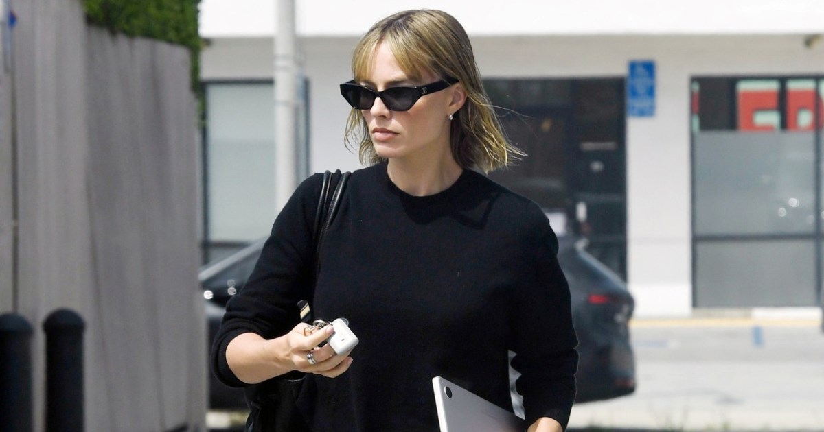 Margot Robbie nosi crno i u proljeće, stajling izgleda jako elegantno