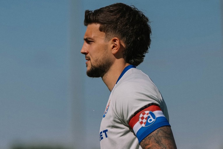 Dinamo objavio fotku svog igrača s kapetanskom trakom: Dobro mu stoji, ne?