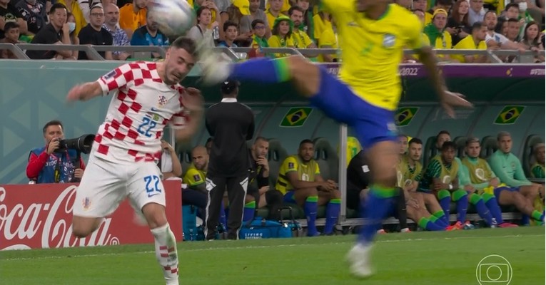 ANKETA Je li brazilski igrač trebao za ovo dobiti crveni karton?