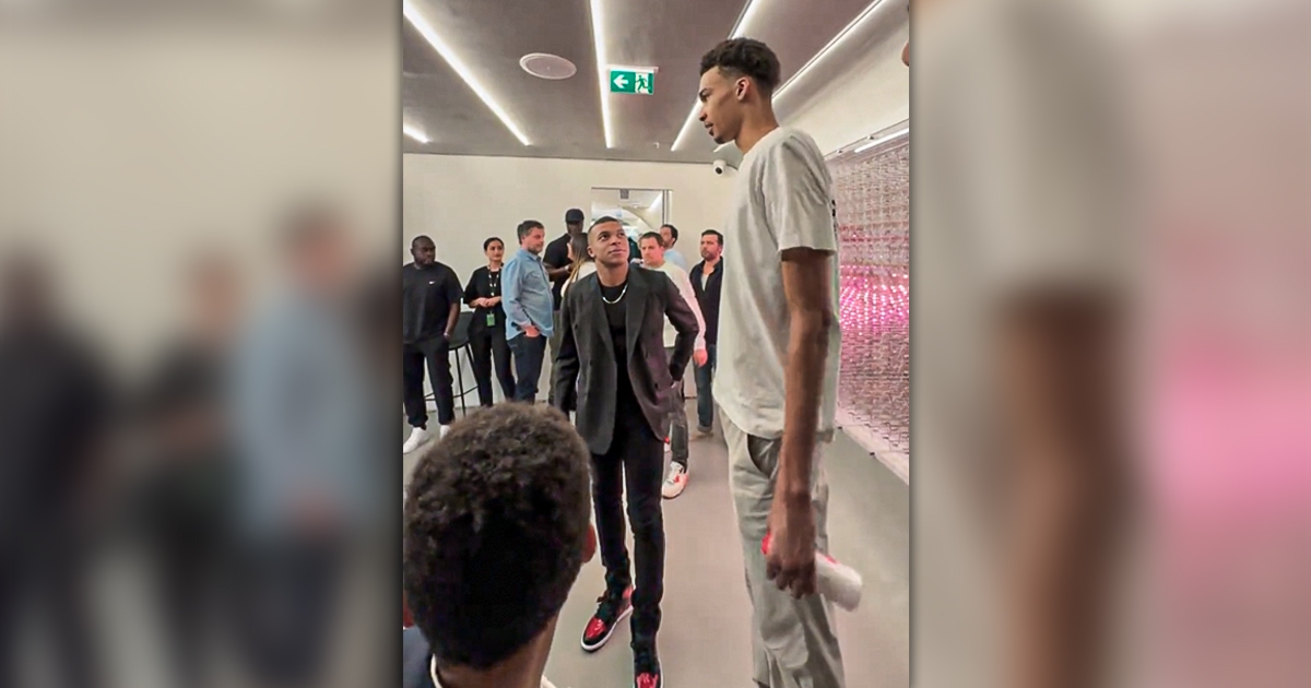 Mbappe pokraj košarkaškog čuda i budućeg prvog picka NBA drafta. Ovako to izgleda