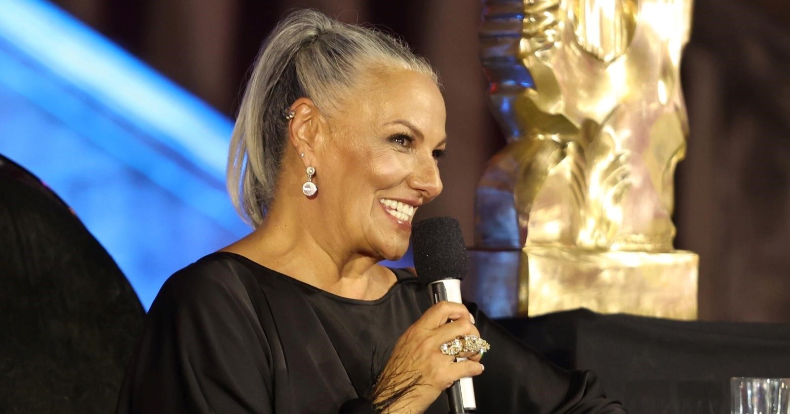 Mirna Berend nakon dugo u voditeljskoj ulozi. Oduševila na festivalu u Šibeniku