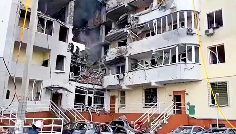 VIDEO Ovo su snimke pogođenih stambenih zgrada u Odesi. Ukrajina najavila istragu