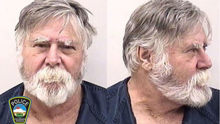 65-godišnjak opljačkao banku u Coloradu pa bacao novac i vikao: Sretan Božić!