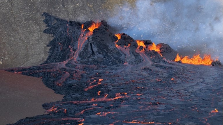Na Islandu očekuju erupciju vulkana. Uništit će grad blizu Reykjavika?