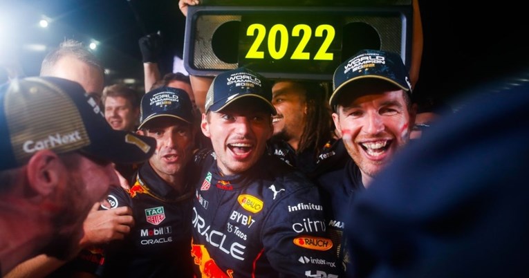 Zašto Formula 1 prvacima ne dopušta da proslave sa šampionskim trofejem?