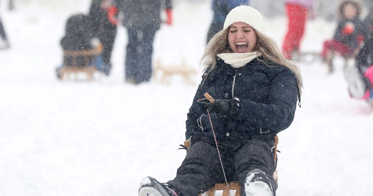 FOTO Zimske radosti na Sljemenu: Zagrepčani uživaju u sanjkanju i šetnji