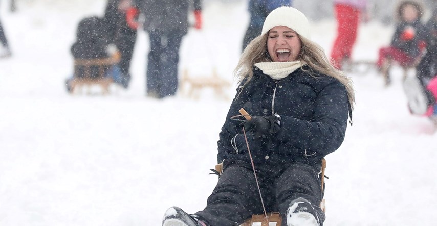 FOTO Zimske radosti na Sljemenu: Zagrepčani uživaju u sanjkanju i šetnji