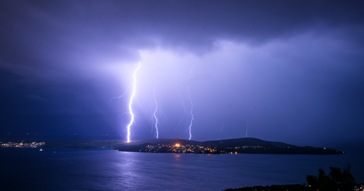 Fotograf snimio nevjerojatnu fotografiju munje koja je pogodila Čiovo