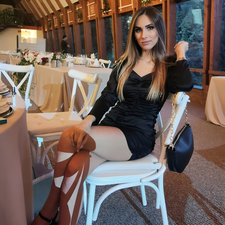 Sanja je na Dori čitala bodove iz Osijeka i privukla pažnju gledatelja. Tko je ona?