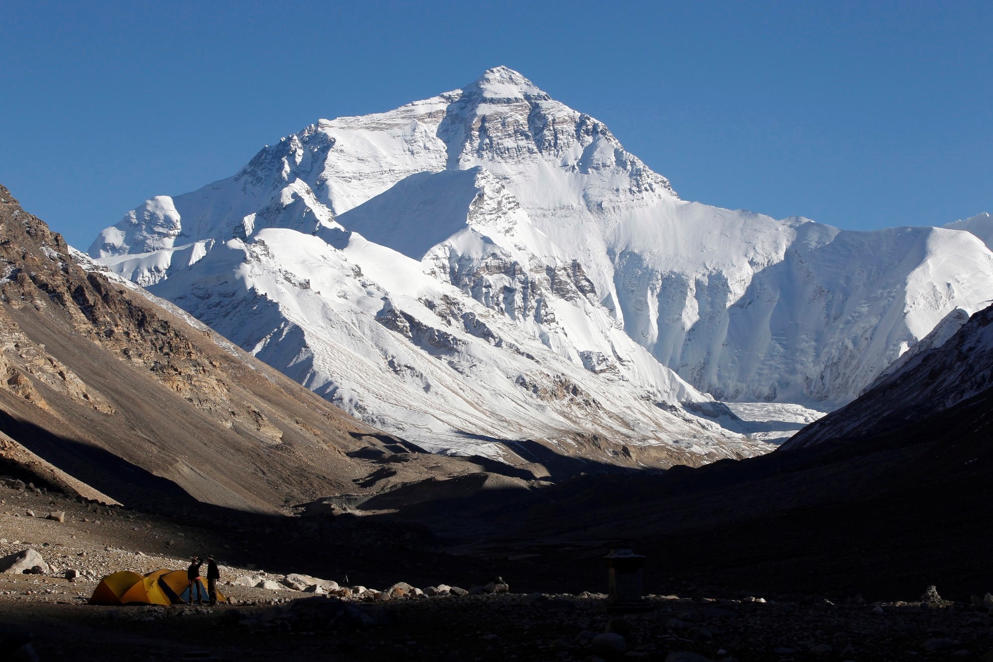 Stotine planinara spašene s olujnog Everesta na Tibetu