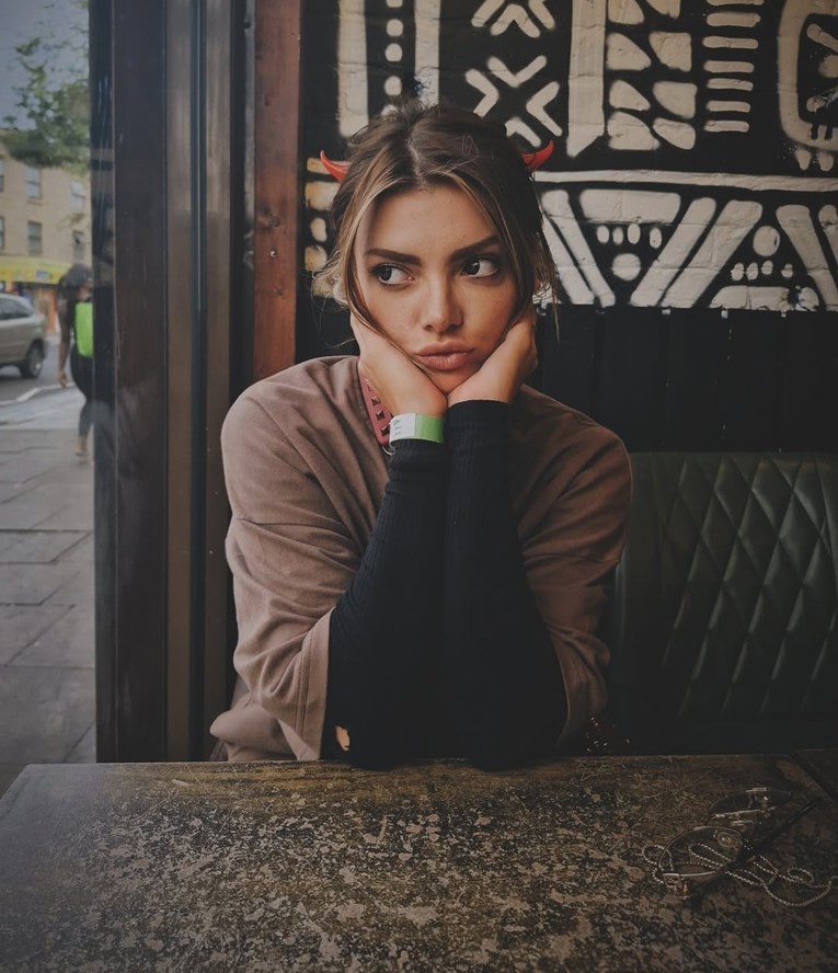 Ella Dvornik oglasila se usred šuškanja o novom dečku: "Pozdrav od Meštra i mene"